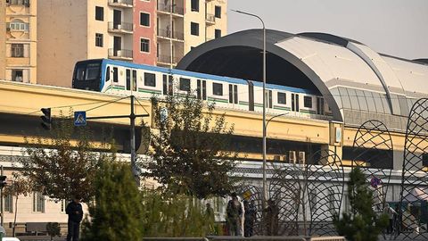 С 1 мая надземное метро Ташкента начало работать на час раньше