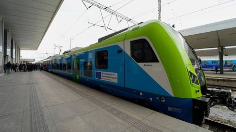 Uzbekistan to purchase 10 electric trains from Skoda Group