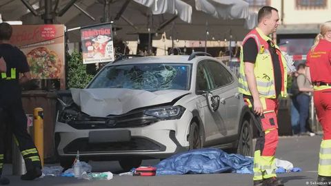 В Лейпциге автомобиль въехал в толпу — двое погибли и десятки пострадали