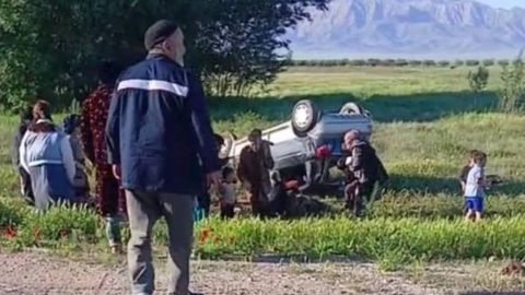 В Навои Matiz с 14 детьми попал в аварию, водитель скончалась