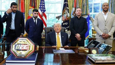 “Yerdagi eng buyuk shou” — Tramp UFC Oq uy turniri ishtirokchilari bilan uchrashdi