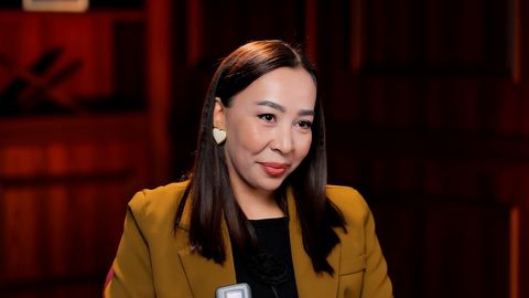 Tarzan porno tarjima bilan VKontakte-da semiz fohishalar