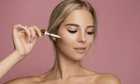 Qiziqarli jinsiy aloqa partiyasi Sportchi ayol sport zalida sikiladi