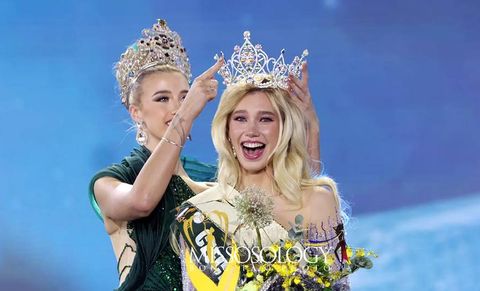 Rus ona ogli fohisha porno hikoya U keldi, emdi va ketdi.