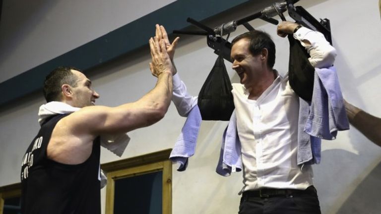 Владимир Кличко британиялик журналистни пресс қилишга мажбурлади (фото)