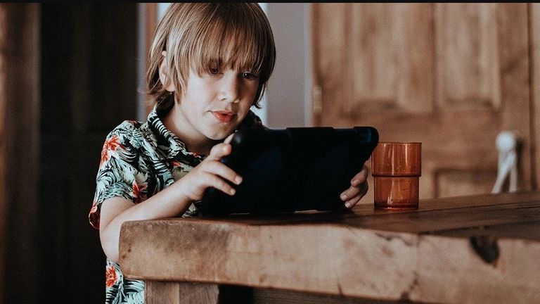 Farzandingiz dasturxon atrofida telefon o‘ynamasligi uchun nima qilish kerak?