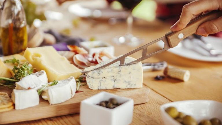 Кўпчилик болаликдан ёқтирмайдиган аммо организмга фойдали бўлган 4 хил озиқ-овқат