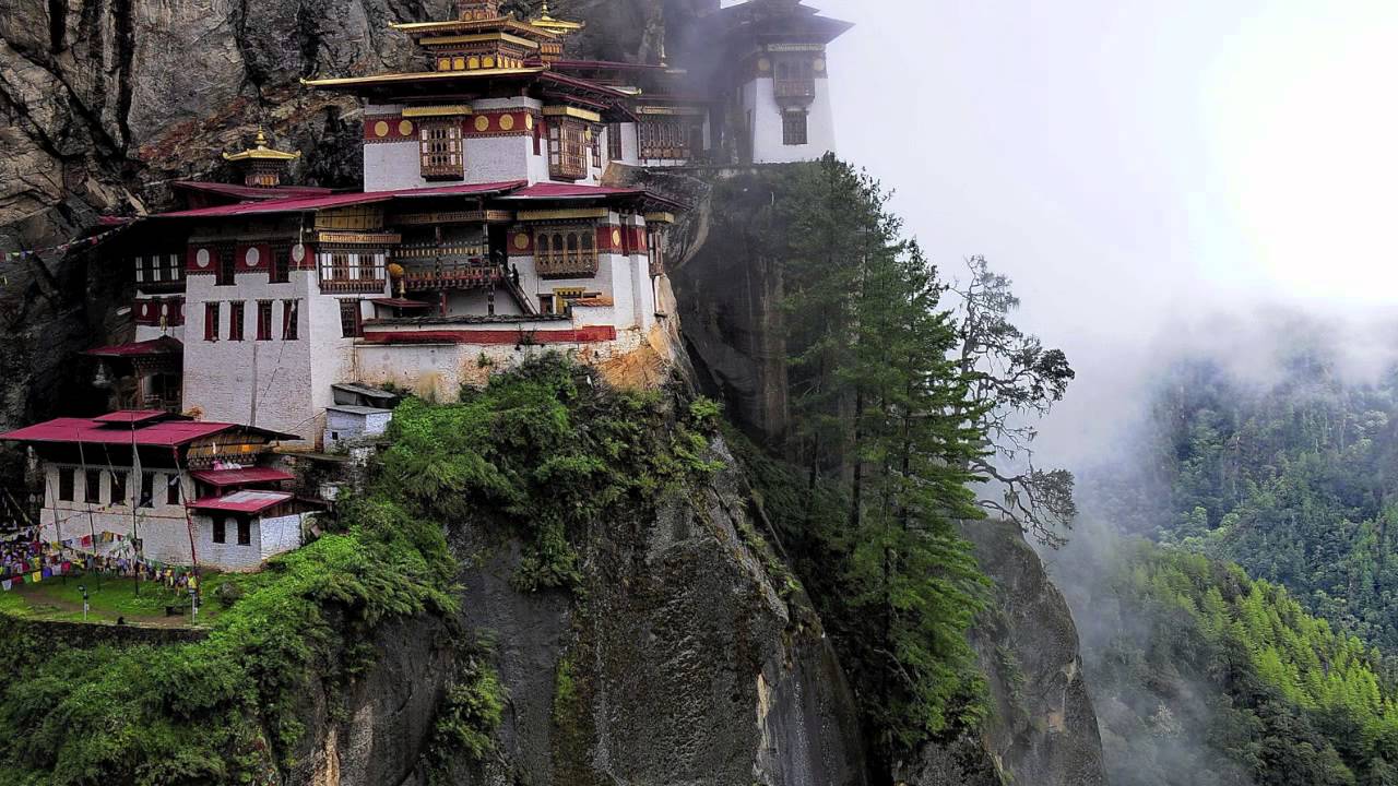Бутана больше. Бутан Гималаи. Бутан• храм Лхунце дзонг. Бутан джунгли. Бутан природа.
