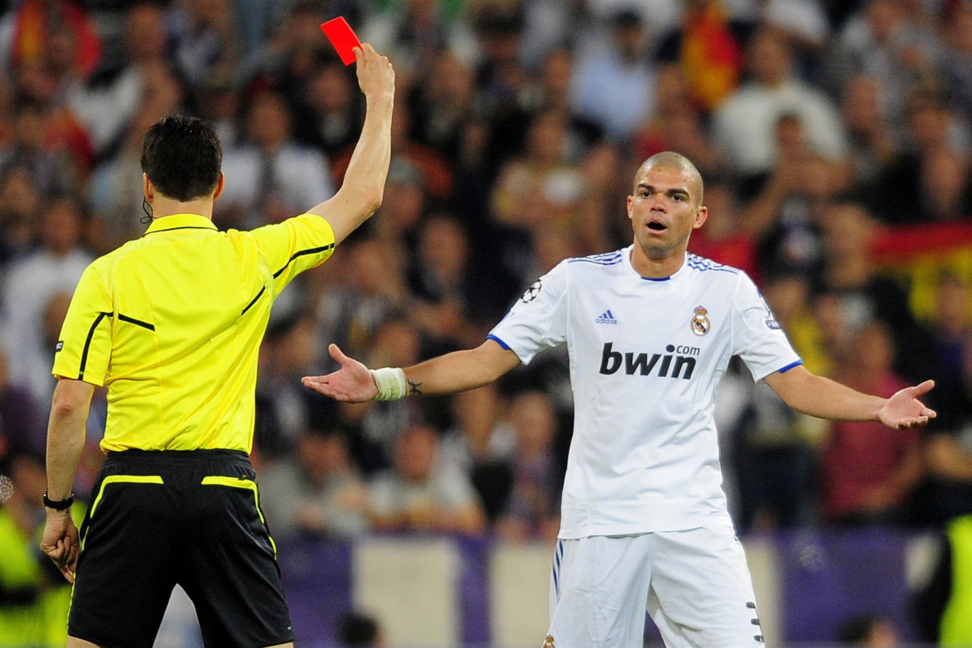 Пепе играет. Пепе футболист подкаты. Пепе Реал Мадрид. Pepe игрок футболист. Пепе 2023 футболист.
