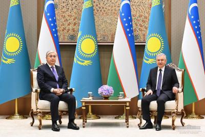 “Bizning taqdirimiz bir, kelajagimiz ham umumiy, men bunga ishonaman”. O‘zbekiston va Qozog‘iston prezidentlari tor doirada muzokara o‘tkazdi