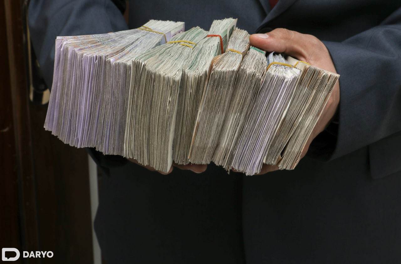 1 млн в сумах. 900 Миллионов. 1000000 So`m. Antikorrupsiya. Долг в 290 млн. $
