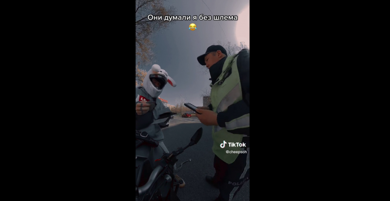 В Алматы видео задержания «ушастого» мотоциклиста в TikTok набрало 5,5 млн просмотров