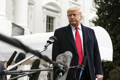 Дональд Трамп решил сдаться властям добровольно?