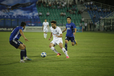 Superliga. “Navbahor” “Metallurg”ga qarshi o‘yinda so‘nggi daqiqalarda gol o‘tkazib yuborib, g‘alabani qo‘ldan chiqardi, “Andijon” o‘z maydonida bir kishi kam bo‘lib o‘ynagan “Surxon”ni yenga olmadi 