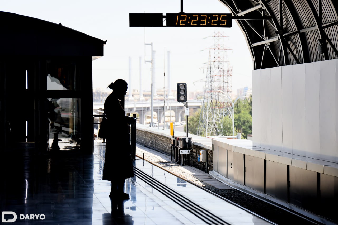 За последние 2 недели трое пассажиров метро спустились на рельсы местного  метрополитена — Новости Дарё