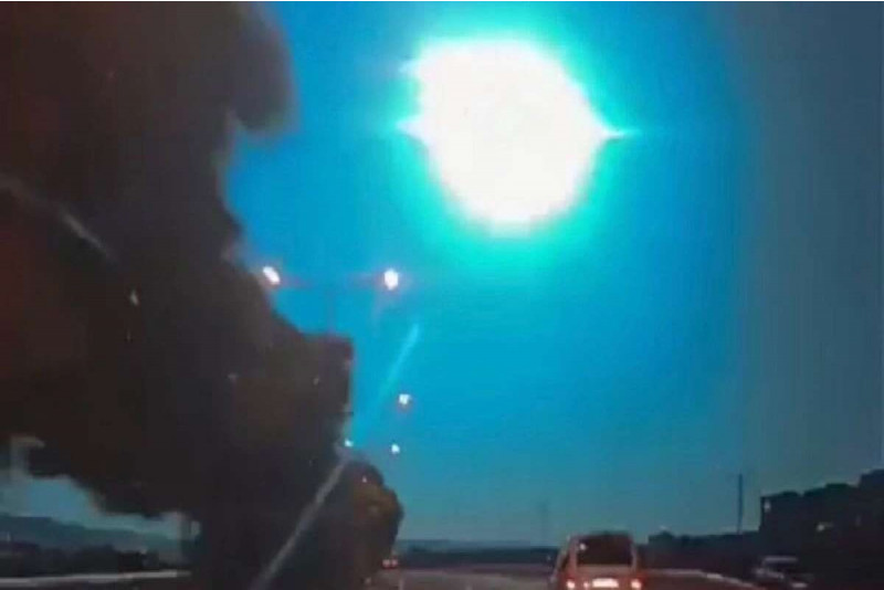 Turkiya aholisi meteorit tushishiga guvoh bo‘ldi (video)