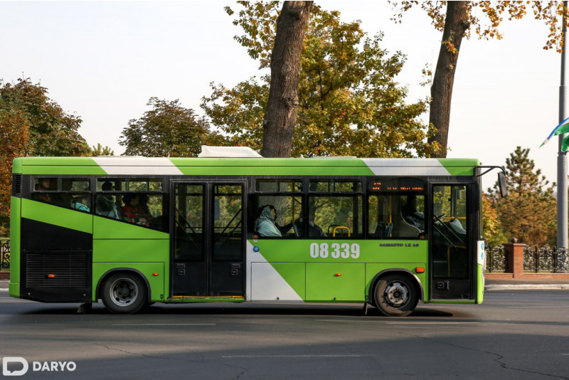 В Ташкенте автобус врезался в бетонный столб