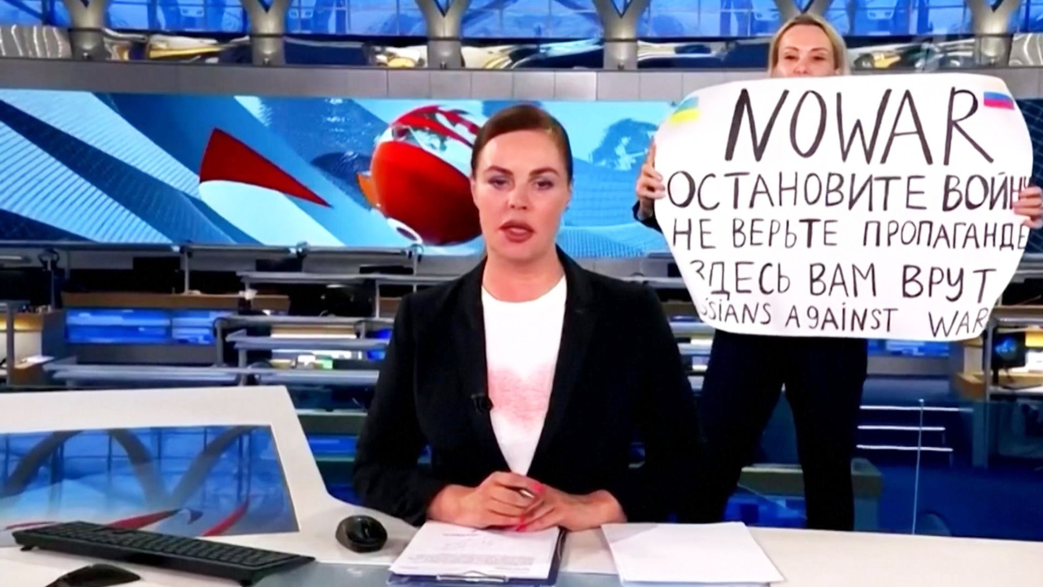 Former Russian TV journalist Marina Ovsyannikova hospitalized in Paris amid suspected poisoning 