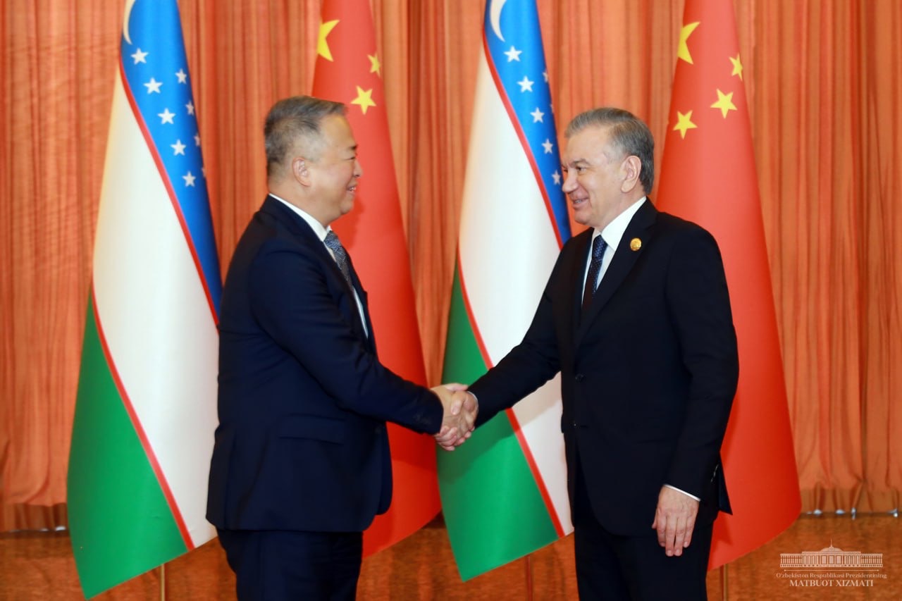 President of Uzbekistan meets with Chinese corporation CAMCE chairman to boost economic partnerships 