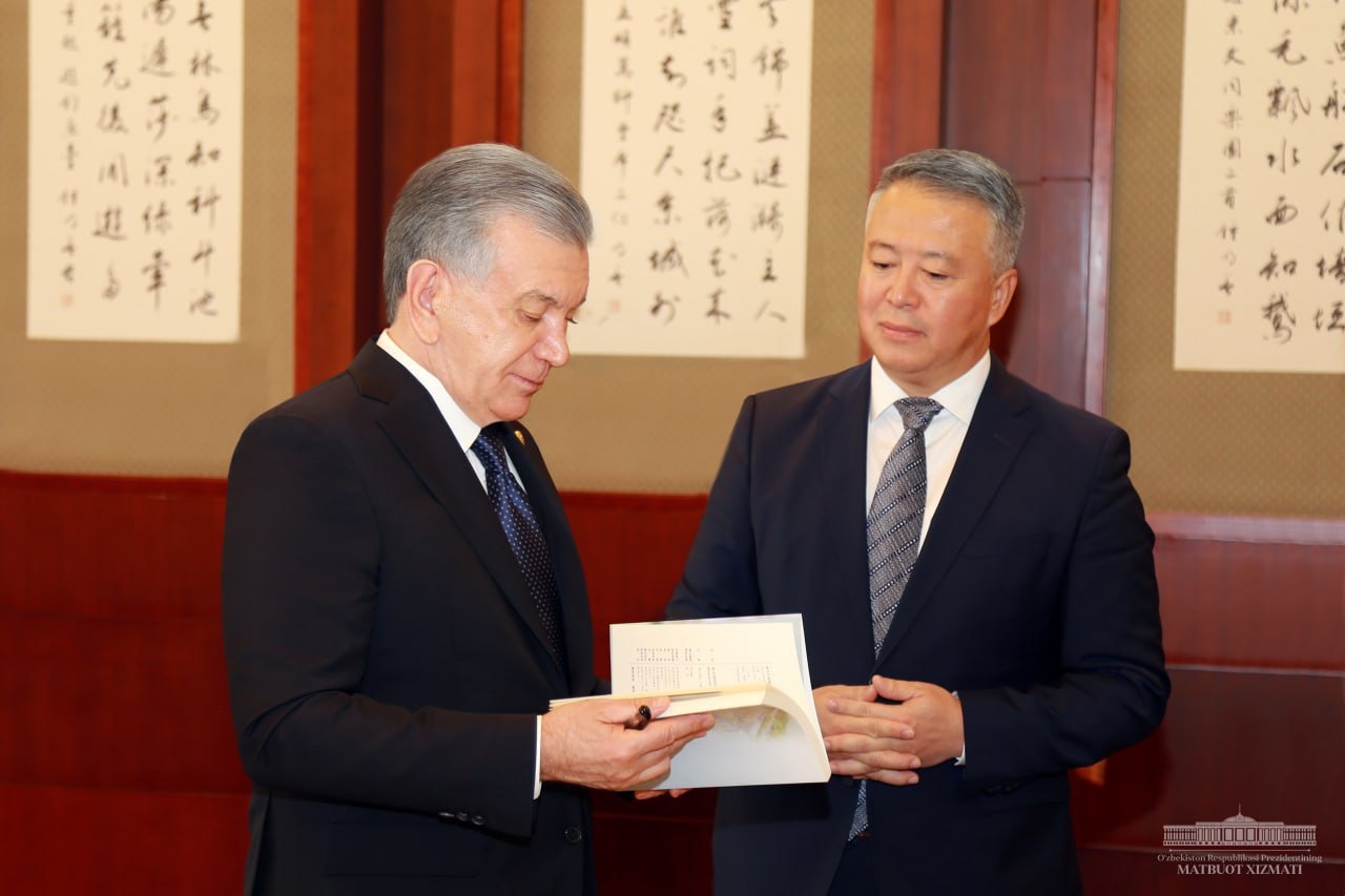 President of Uzbekistan meets with Chinese corporation CAMCE chairman to boost economic partnerships 