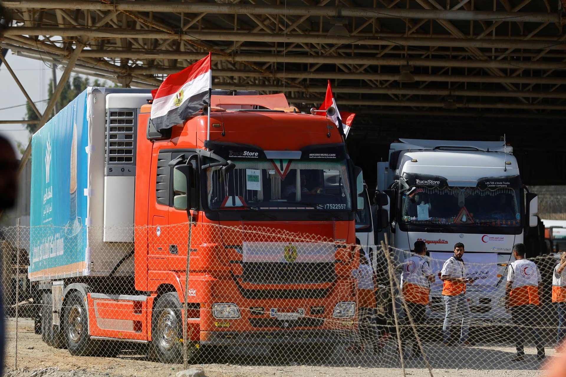 Humanitarian convoy begins journey to Gaza as UN warns of catastrophic situation 