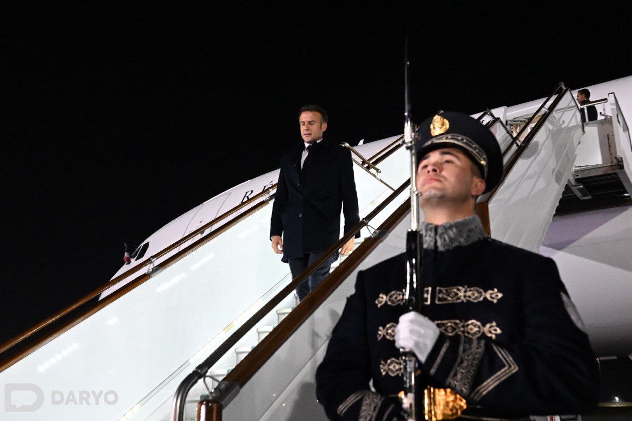 French President Emmanuel Macron arrives in Samarkand for official visit 