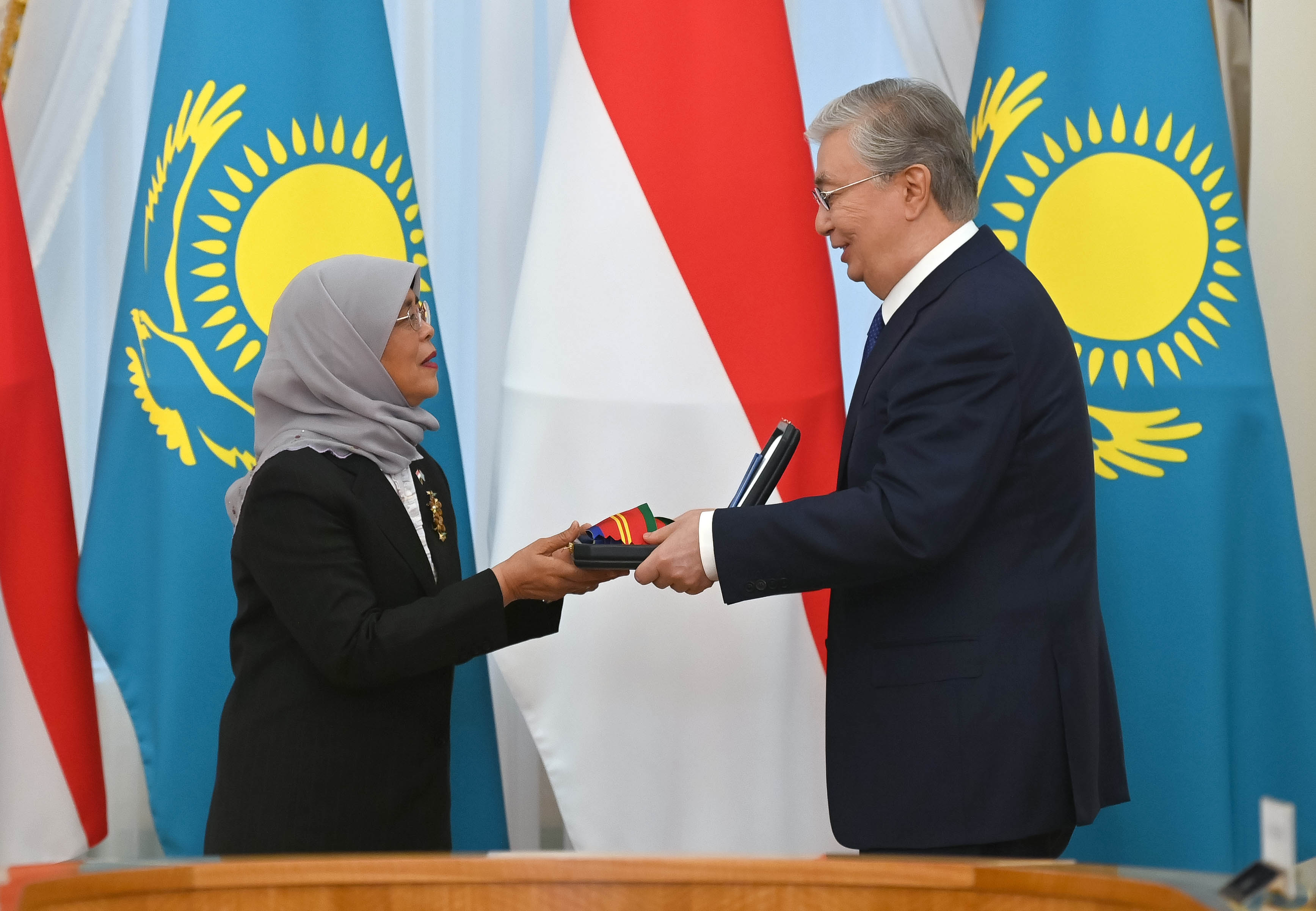 Kazakhstan honors President of Singapore Halimah Yacob with Order of Dostyk of first degree