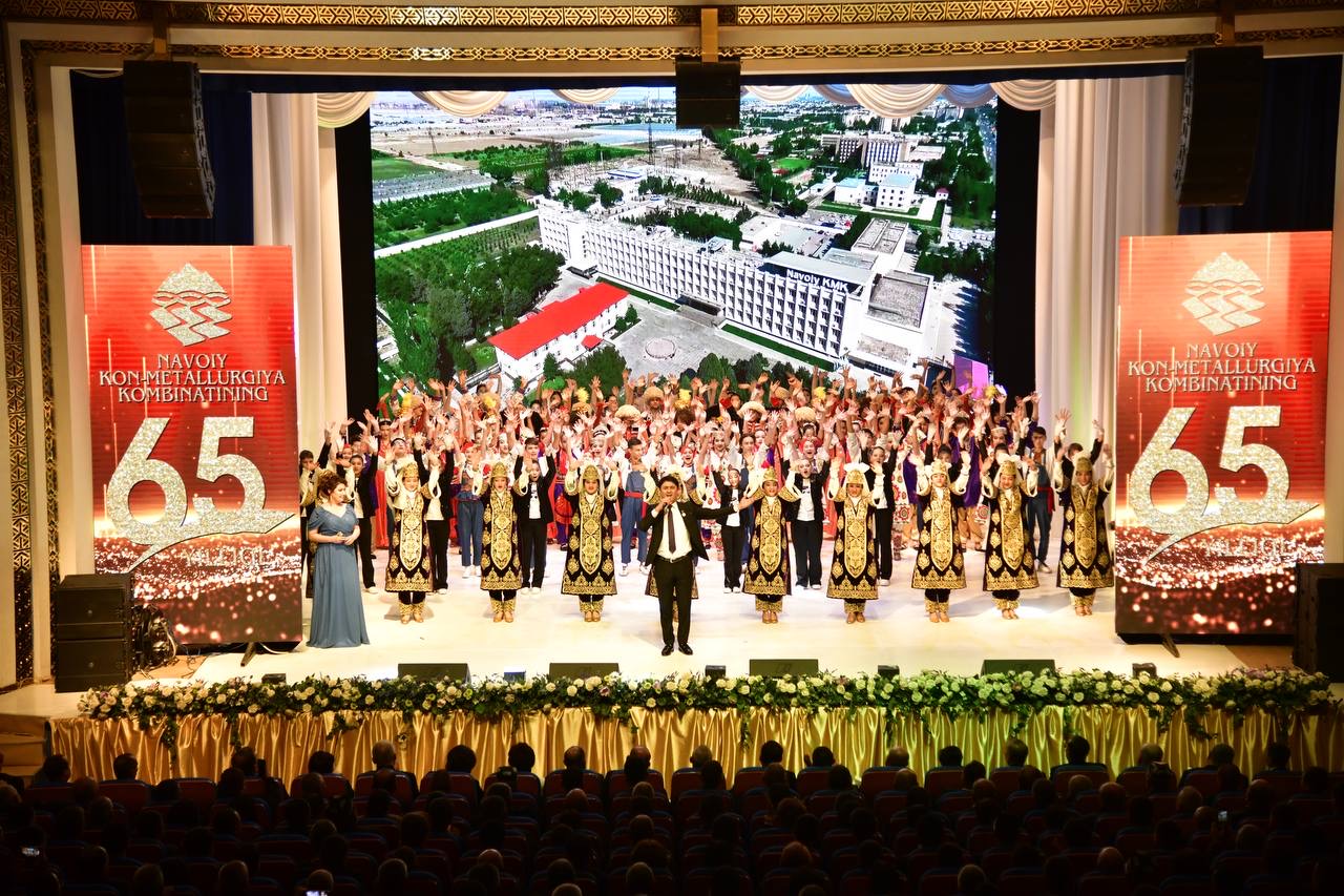 Prime Minister of Uzbekistan presents awards at Navoi Mining-Metallurgical Combine's 65th-anniversary celebration 