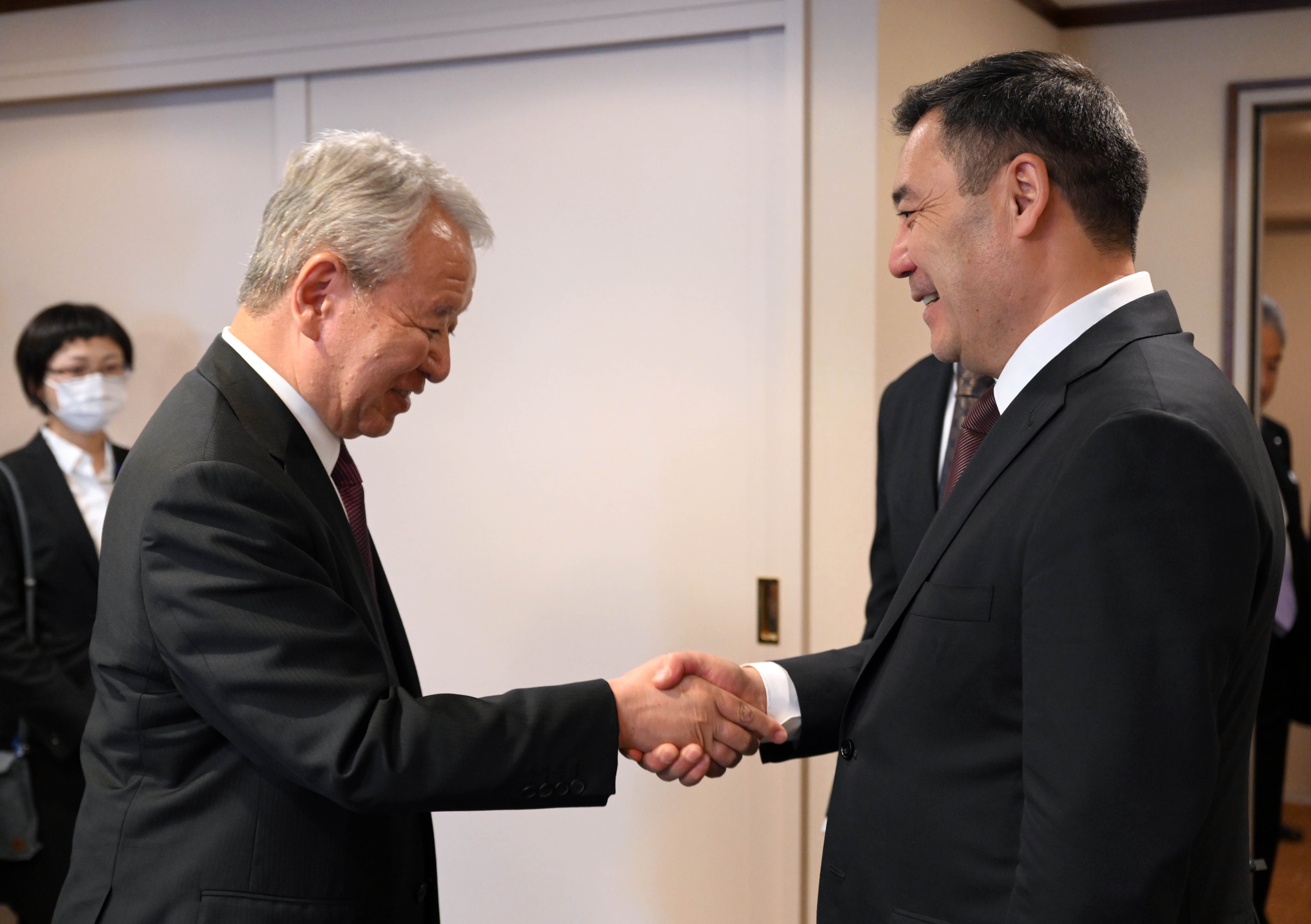 President Sadyr Japarov engages in fruitful talks with JICA President Akihiko Tanaka  