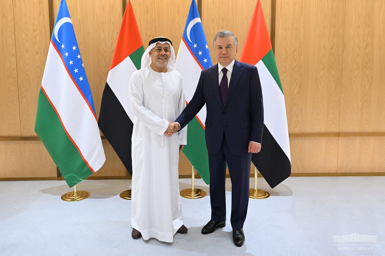 President of Uzbekistan, Shavkat Mirziyoyev with Hussain Al-Nowais, the chairman of "AMEA Power"