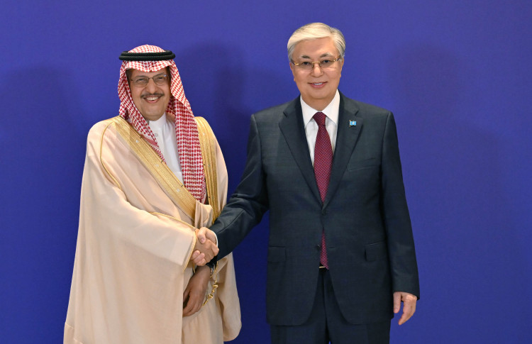 President Kassym-Jomart Tokayev with the Chairman of the Board of Directors of ACWA Power, Muhammad Abunayan