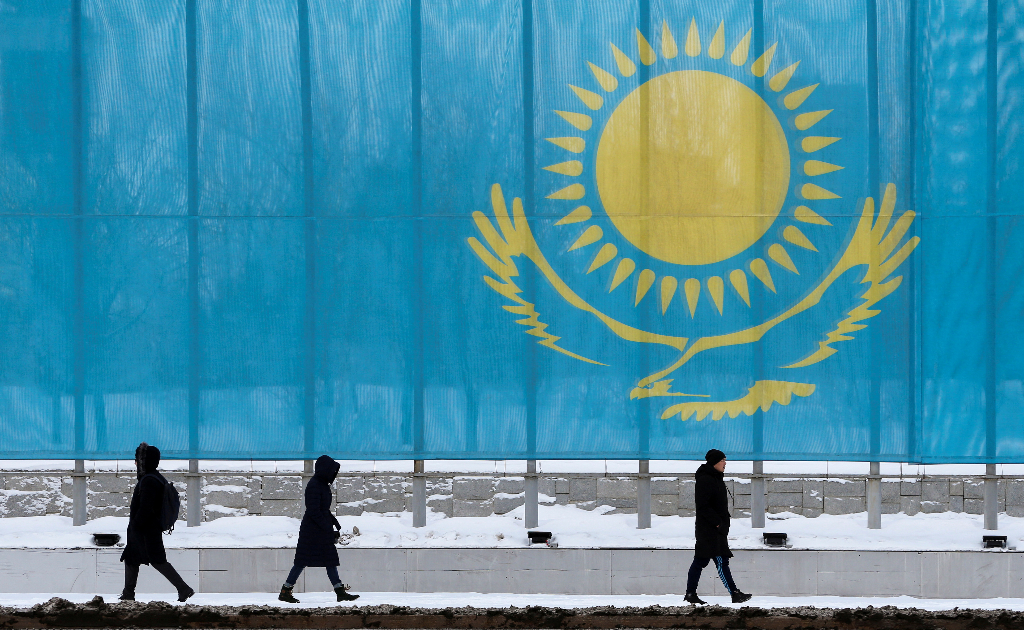 Существовал ли казахстан. Флаг Казахстана с президентом. Флаг Казахстана Назарбаев. Флаг Казахстана 2022. Казахстан флаг Токаев.