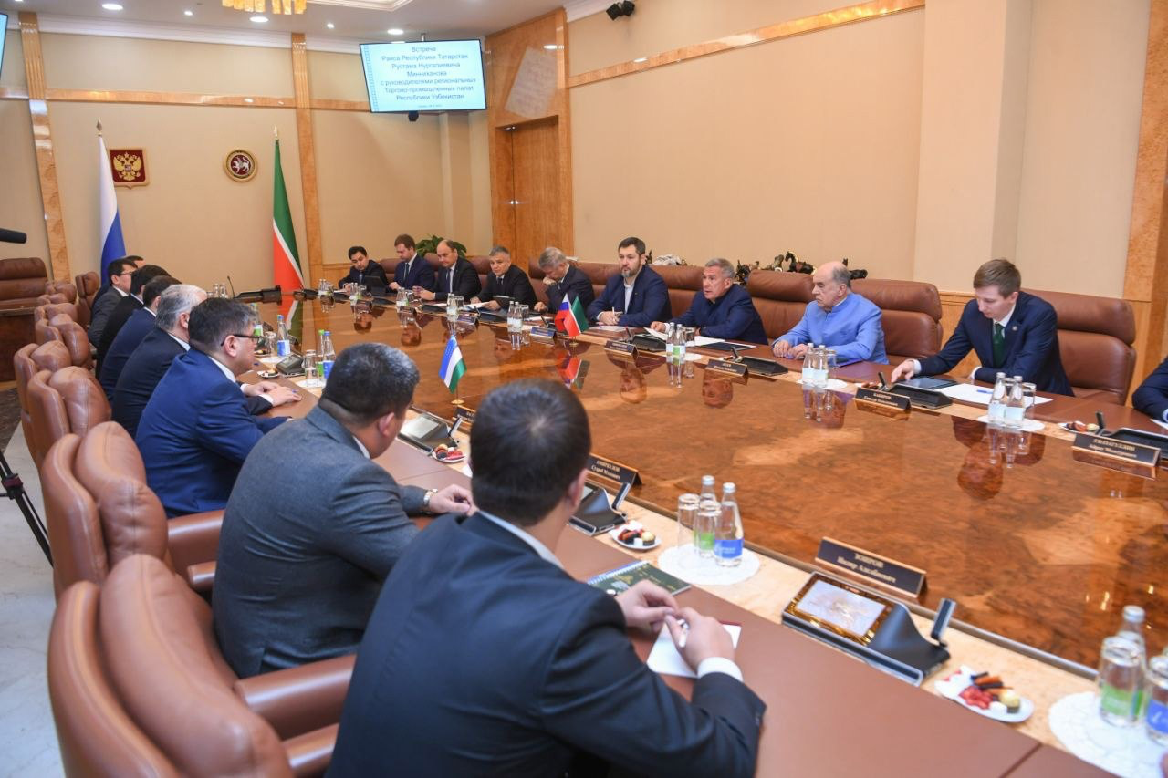 the Chairman of Tatarstan also engaged with heads of regional departments of the Chamber of Commerce and Industry of Uzbekistan.