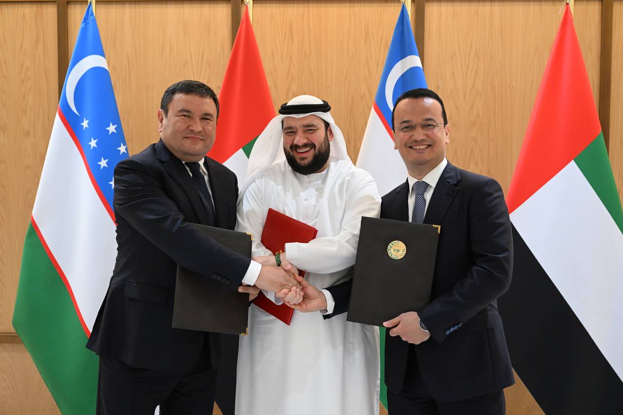 Uzbekistan's Minister of Energy, Jurabek Mirzamakhmudov Minister of Investments, Industry, and Trade, Laziz Kudratov, and the UAE's Minister of Investments, Mohammed Alsuwaidi.