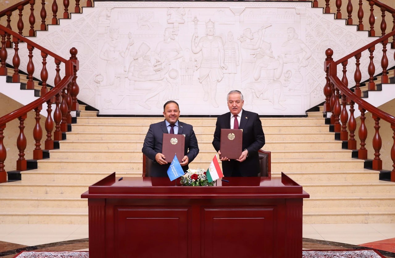 Sirojiddin Muhriddin, the Minister of Foreign Affairs of the Republic of Tajikistan, and Adham Musallam, the Representative of the World Food Programme in Tajikistan.