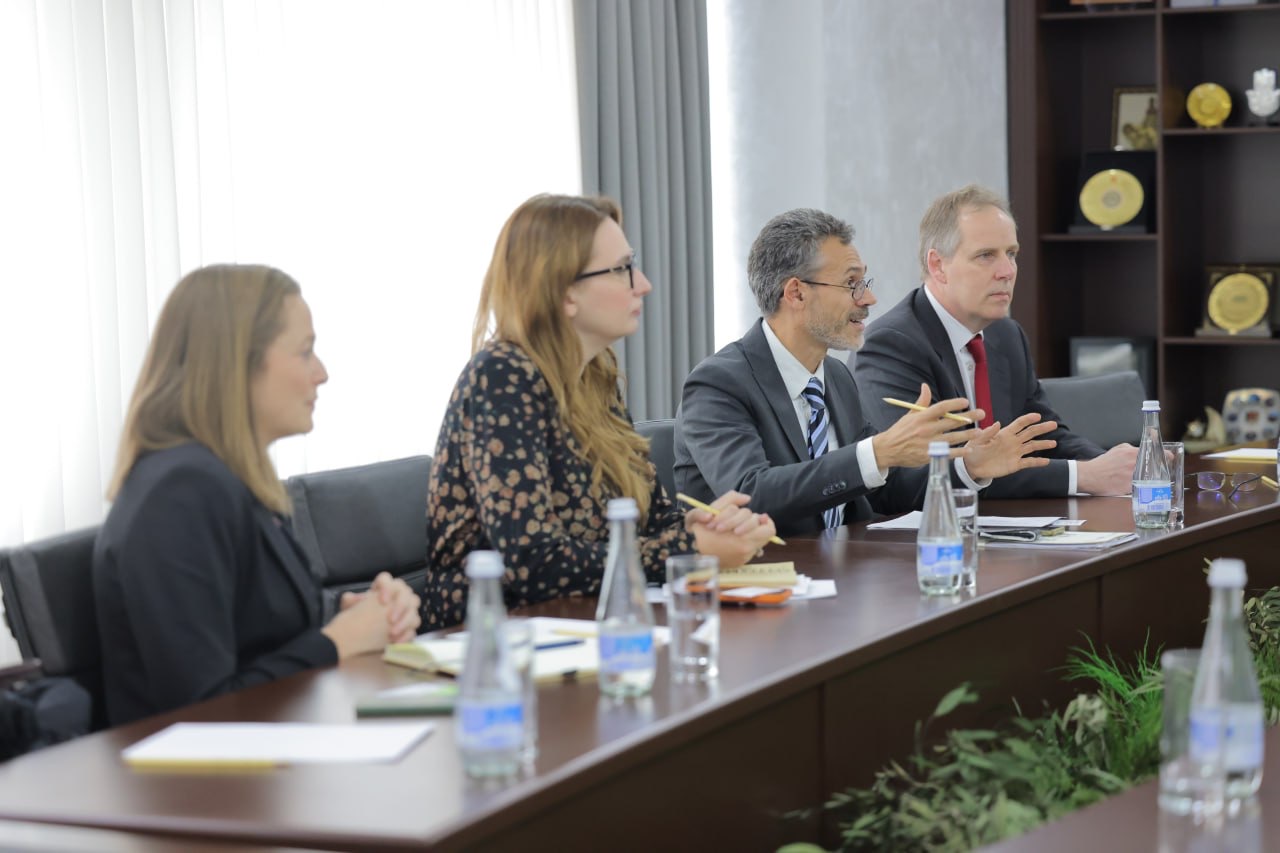  Discussions focus on implementing Better Cotton Initiative in Uzbekistan's cotton industry