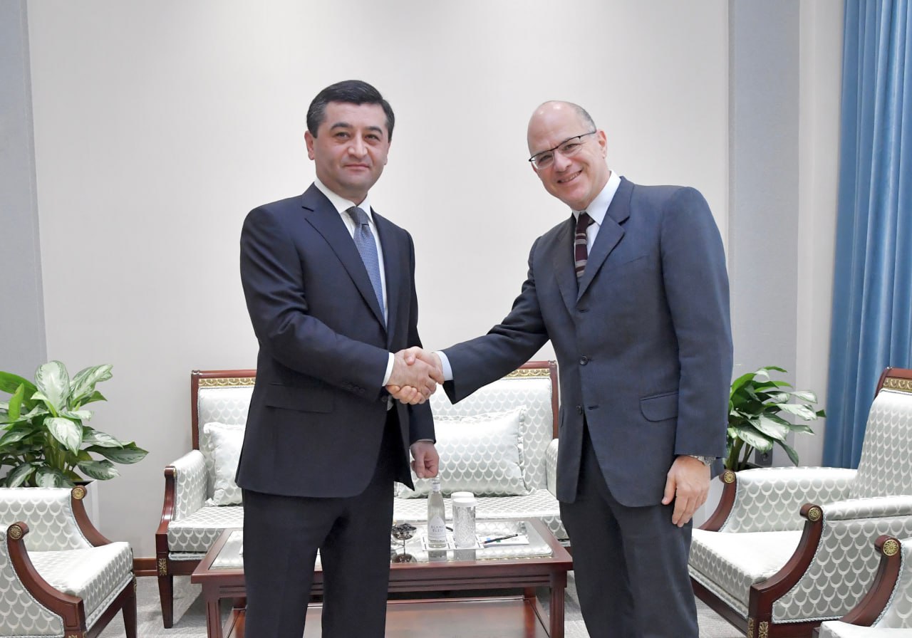 Minister of Foreign Affairs Bakhtiyor Saidov with U.S. Ambassador Jonathan Henick