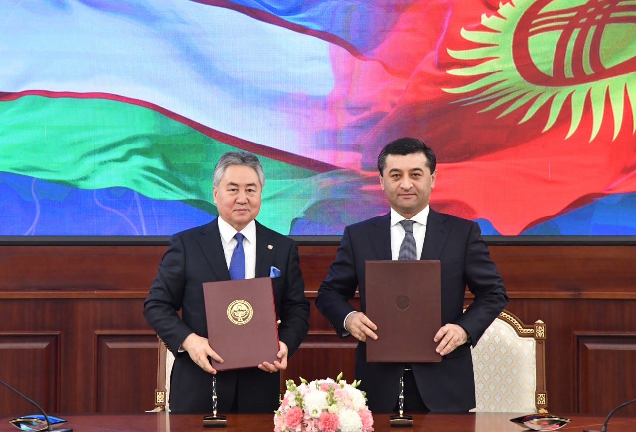 Minister of Foreign Affairs of Uzbekistan, Bakhtiyor Saidov, and his Kyrgyz counterpart, Jeenbek Kulubaev