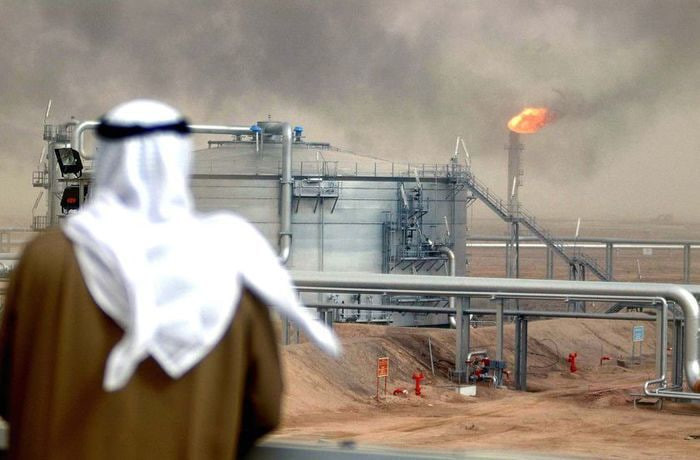 Саудия Арабистони барча харидорларга нефть нархини пасайтирди