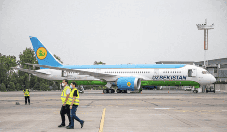 Ташкент нячанг. Uzbekistan Airways. Самолет Узбекистан. Uzbekistan Airways Express. Самолет Таджикистан.