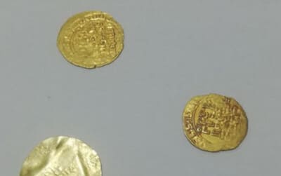 Xiva xonligi va Buxoro amirligiga oid tarixiy tangalarni besh ming dollarga sotayotgan shaxs qo‘lga tushdi 