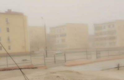 Navoiyda kuchli shamol sabab chang bo‘roni kuzatildi (video)