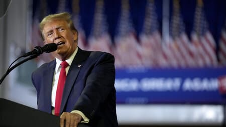Дипломаты НАТО призывают подготовиться к возможному выходу США из альянса