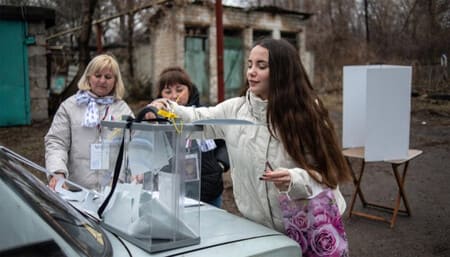 Vandalism overshadows first day of Russian presidential elections  
