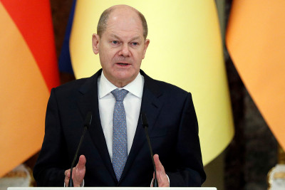 Shols Kiyevga yordamni Rossiya bilan urush bilan tenglashtirishdan bosh tortdi