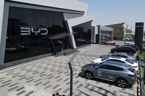 Спрос на электромобили BYD и Tesla упал — Новости Дарё