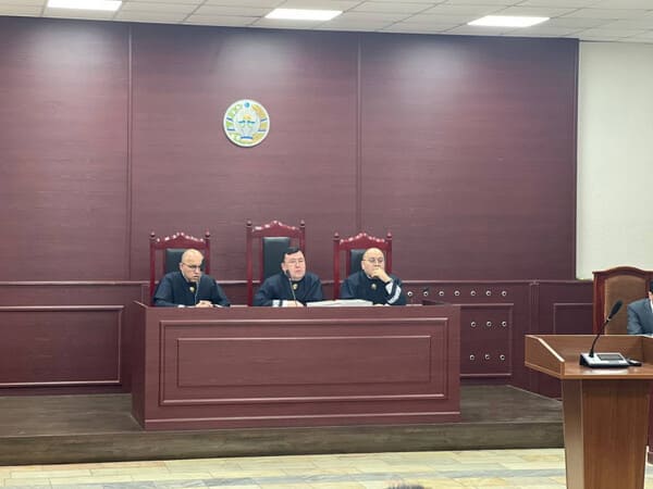 “Dok-1 Maks” ishi bo‘yicha boshlangan sud advokatlardan biri kelmagani bois yana qoldirildi