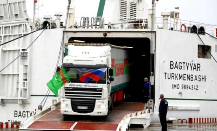 Туркменистан приступил к перевозке грузов в российский порт Оля