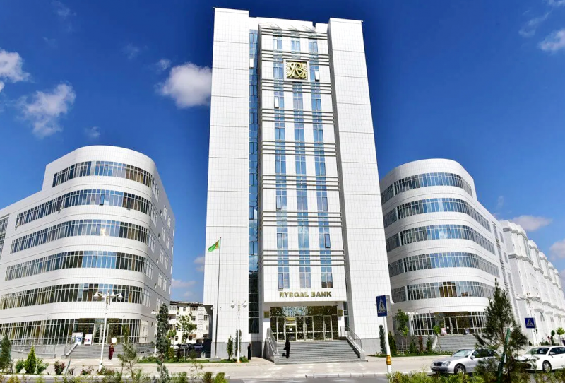 Туркменистан намерен широко внедрять услуги банковских платежей через Интернет 