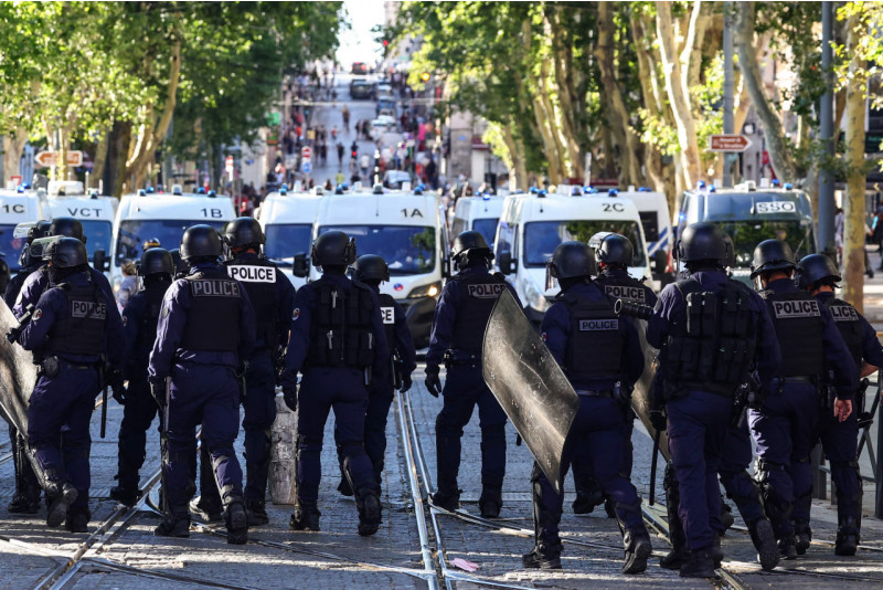 Франция президенти Эммануэл Макрон фуқаровий тартибсизликлар юзага келган Янги Каледонияга боради